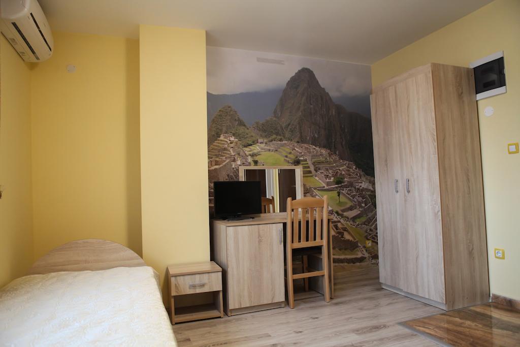 Meatsa Hotel Kŭrdzhali Habitación foto